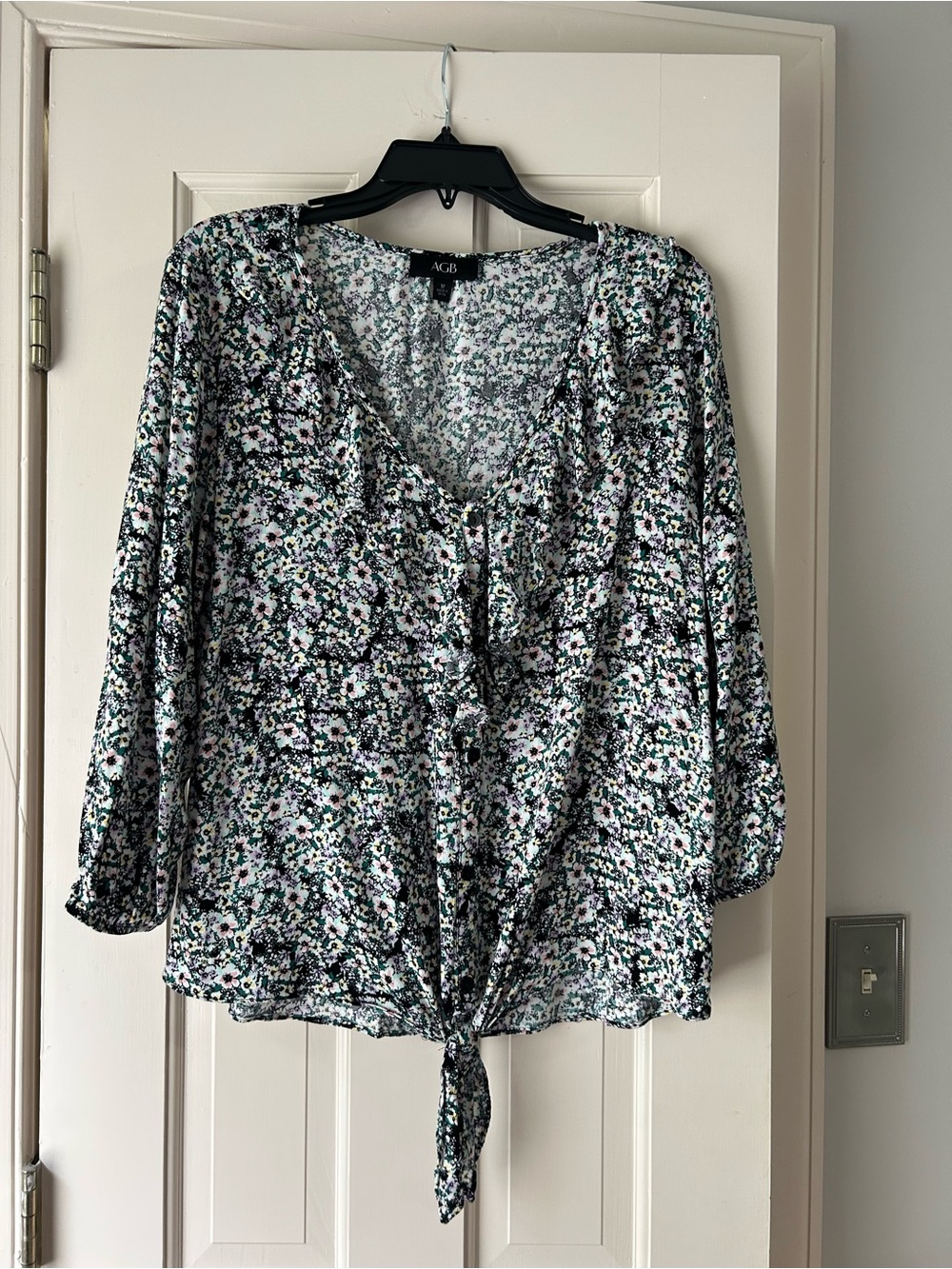 NWOT AGB White Floral Tie-Front V-Neck Blouse with Green and Black Accents